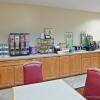 Отель Country Inn & Suites by Radisson, Topeka West, KS, фото 10