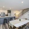 Отель Luxurious 3 Bedroom Brand NEW Town House, фото 15