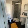 Отель Cosy Home - 3 Bedroom 2 Bathroom - Free Parking, Fast Wifi and Smart TV Central Location, фото 5