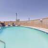 Отель La Quinta Inn & Suites by Wyndham Hesperia Victorville, фото 18