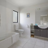 Отель Spacious Family Home -Fully Fenced Yard, фото 10