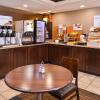 Отель Holiday Inn Express & Suites Topeka West I-70 Wanamaker, an IHG Hotel, фото 14