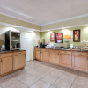 Отель Econo Lodge Huntington - Barboursville University Area, фото 22