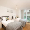 Отель Skyvillion - Spacious 2bed W Balcony In Barnet, фото 6