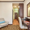 Отель OYO Home 44077 The Platinum Hotel & Suites- King, фото 3