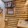 Отель Er20 - Eagles Roost Great Location! - Close To Town! 4 Bedroom Cabin by RedAwning, фото 3