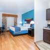 Отель Days Inn & Suites by Wyndham San Antonio near Frost Bank Center, фото 13