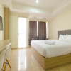Отель Comfy Studio Room with City View at Menteng Park Apartment, фото 3