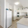 Отель Stylish Apartment with Stunning Views - Unit 7 Taralla 16-18 Edgar Bennett Avenue Noosa Heads, фото 7