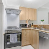 Отель KOZYGURU Pyrmont Charming Split Level APT Free PARKING NPY313, фото 5