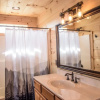 Отель Copper Fox 3 Bedroom Cabin, фото 4