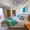 Отель Super Chic and new Penthouse Steps From the Beach, фото 3