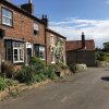 Отель Cosy Lincs Wolds Cottage in Picturesque Tealby, фото 1