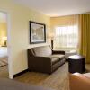 Отель Candlewood Suites - Lancaster West, an IHG Hotel, фото 2