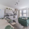Отель Charming 3-bed Apartment in South end on sea, фото 6