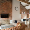 Отель The Warehouse Loft - Trendy Converted Warehouse 3BDR, фото 2