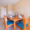 Отель Golden Shores Unit 3, 21 Landsborough Parade, фото 7