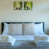 Отель Spacious Pet Friendly 2-bed Apartment in Redhill, фото 17