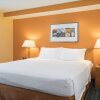 Отель Fairfield Inn & Suites by Marriott State College, фото 4