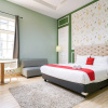 Отель RedDoorz Premium near RS Pondok Indah, фото 26