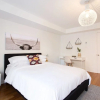 Отель Fresh & Styled 2 Bedroom Apt in Mile End, фото 2