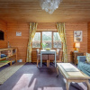 Отель Redlands Country Lodge Log Cabin Apartments & WeeBothy, фото 12