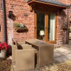 Отель Charming 2-bed Cottage, Beautiful Views, Knutsford, фото 11