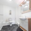 Отель Platform West Hull Apartment в Хуле