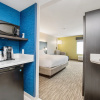 Отель Holiday Inn Express & Suites Delafield, фото 4