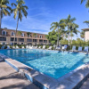Отель Coastal Downtown Naples Condo - Walk to the Beach!, фото 11
