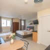 Отель Newly Refurbished Studio, 20mins to London Bridge, фото 1