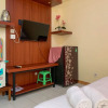Отель Warm And Cozy Studio No Kitchen At Kebagusan City Apartment, фото 6