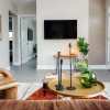 Отель La Vie Boheme 1 - Relaxing Retreat w Parking, фото 11