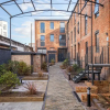 Отель Elliot Oliver - Stylish 2 Bedroom Town Centre Apartment, фото 26