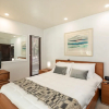 Отель Skyhill Oasis W/ Hot Tub Walk To Universal 4 Bedroom Home, фото 4
