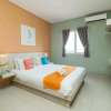 Отель Sans Hotel Fiducia Pondok Gede, фото 4