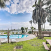 Отель Galveston Condo: 3 Community Pools, Walk to Beach!, фото 17