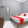 Отель RedDoorz near Terminal Condong Catur, фото 2