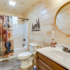 Отель Paws in the Air: Hot Tub, Close to Area Attractions, Restaurants, & Shopping: 5 minutes from the Par, фото 4