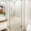 Отель New Modern & Serene 2BR Apt Connected to Mall, фото 8