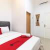 Отель RedDoorz @ Medan Johor, фото 17