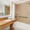 Отель Holiday Inn Express & Suites Jacksonville SE- Med Ctr Area, an IHG Hotel, фото 9