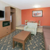 Отель Days Inn & Suites by Wyndham Arlington Near Six Flags, фото 2