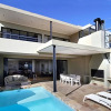Отель Spacious Camps Bay Holiday Apartment With Private Pool and Large Balcony Medburn Views Penthouse, фото 14