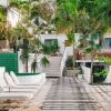 Отель The Pink Palm Hotel - Adults Only в Сен-Томасе