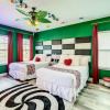 Отель Wonderland Home W/private Pool Near Disney 5 Bedroom Home by Redawning, фото 6