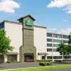 Отель La Quinta Inn & Suites by Wyndham New Orleans Airport в Кеннере