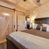 Отель High Life - Two Bedroom Cabin, фото 3