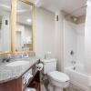 Отель Clarion Inn & Suites Airport, фото 10