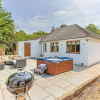 Отель Bramblewood - Cosy Chic hot tub Close to Beach, фото 27